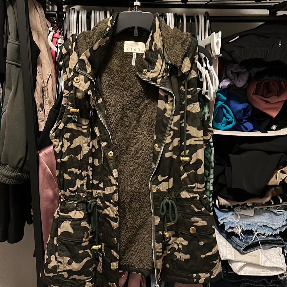 Sleeveless hoodie jacket fuzzy